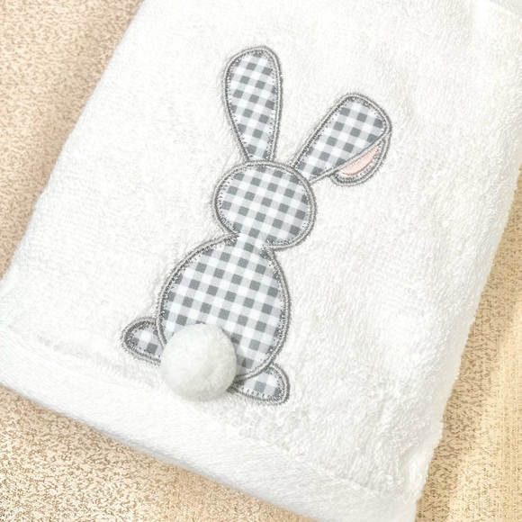 NWT SET OF 2 BUNNY TAIL Bathroom Hand Towels - Picture 2 of 6